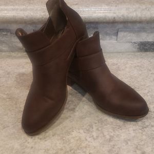 4 for $25  Life Stride Velocity Booties 9M Fc